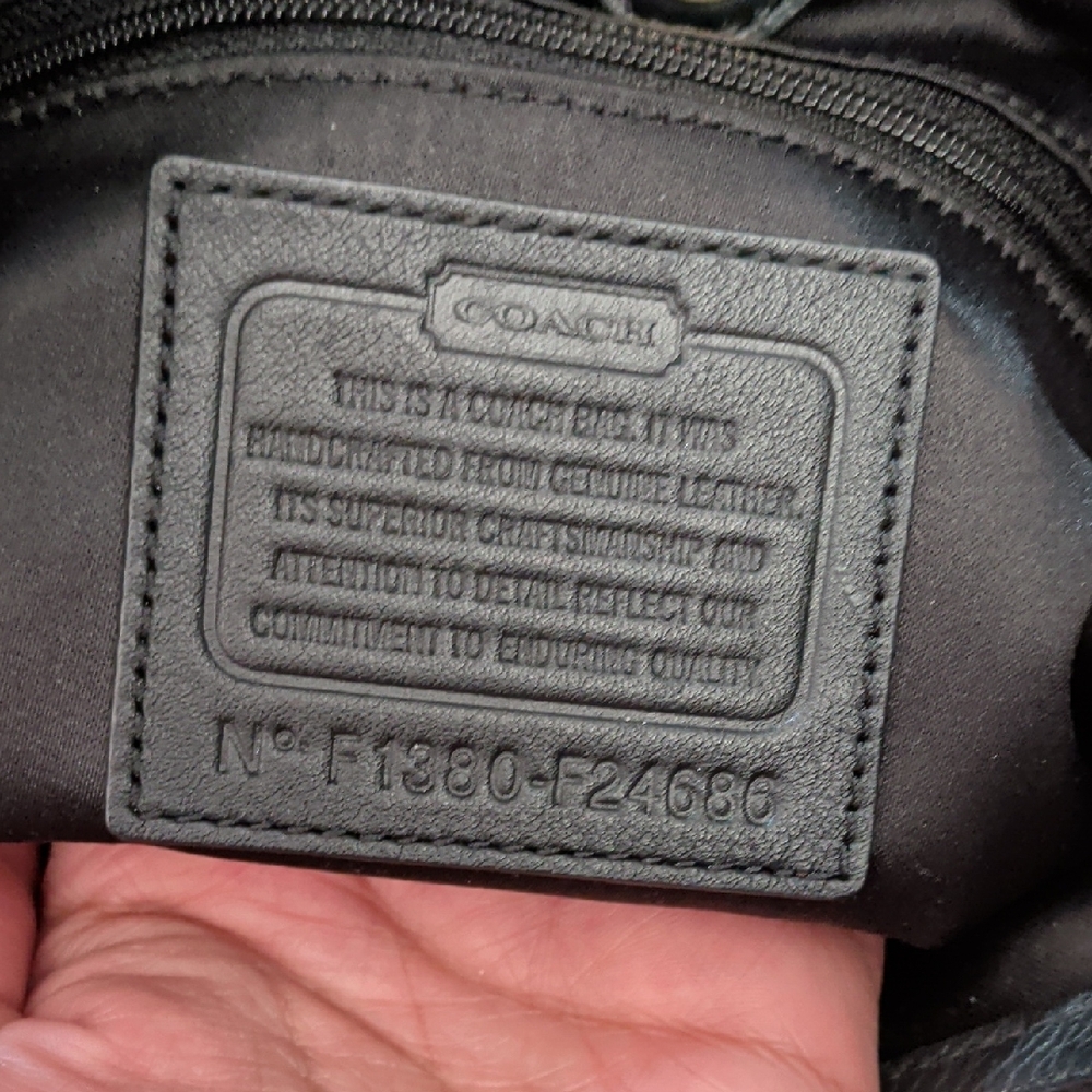 Elegant Coach Black Leather Shoulder Bag - Picture 8 of 8